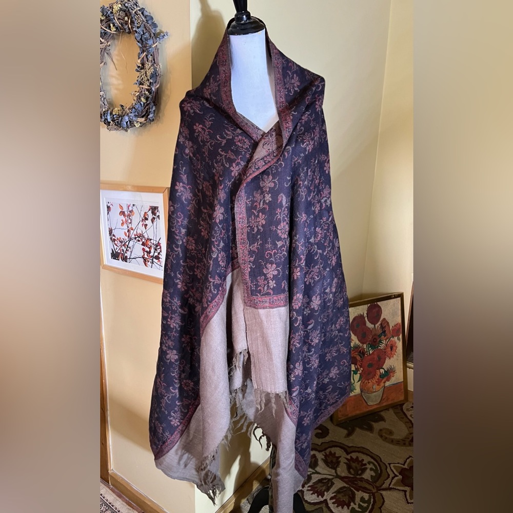 Vintage LORD & TAYLOR Extra Large 40"Wx82"L Wool Wrap Scarf Floral  Quiet Luxury
